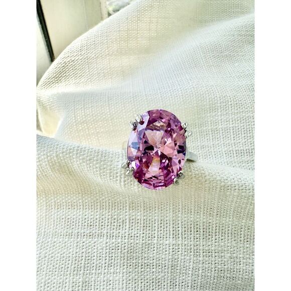 Super sparkly light pink oval cut ring size 8￼ - Picture 1 of 5